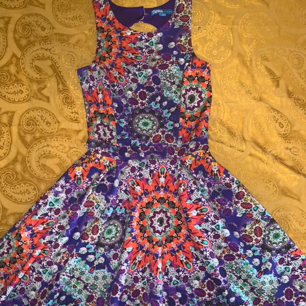 Beautiful and Colorful Dress with pockets! 💐